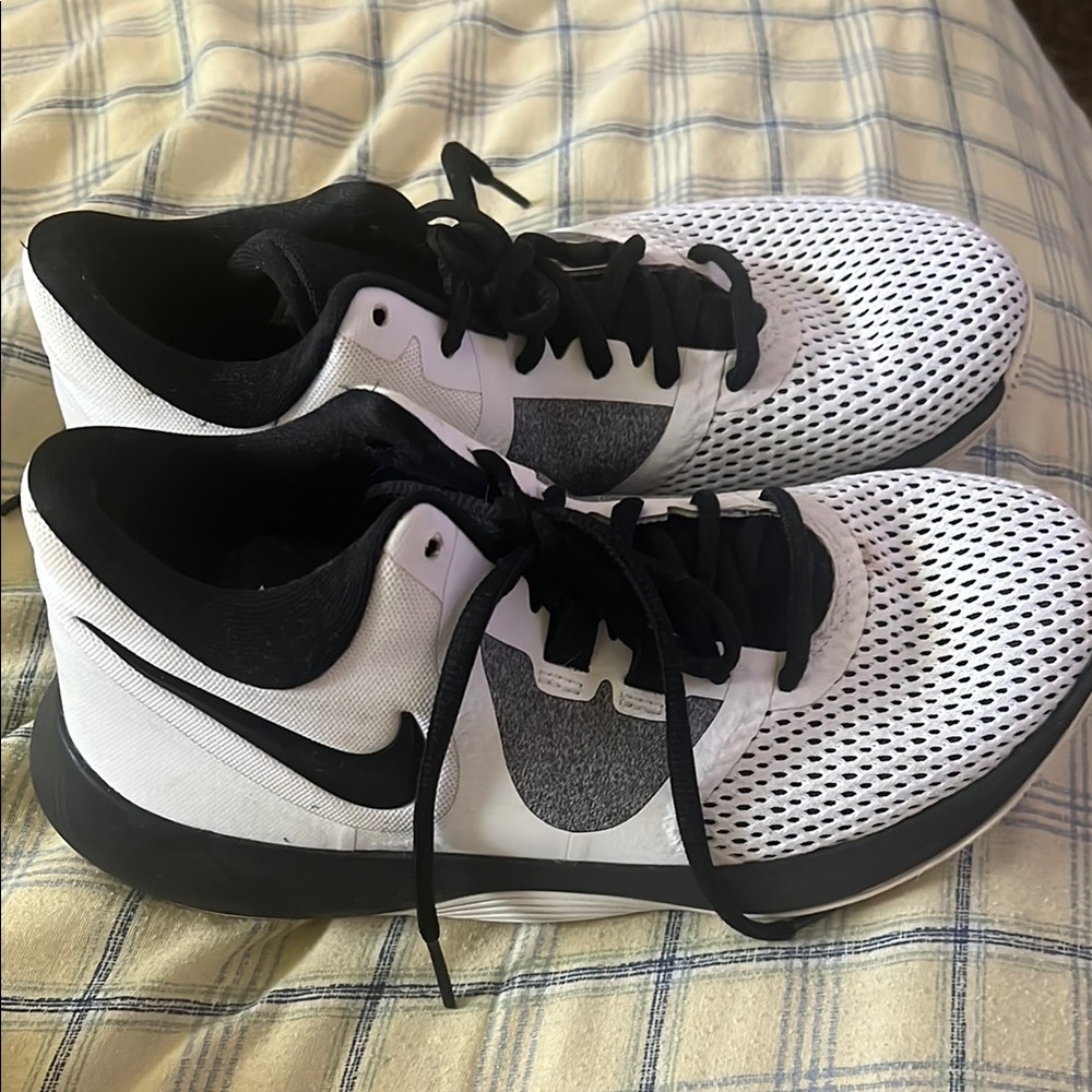 Nike Men's Black and White Running Shoes (basketball)